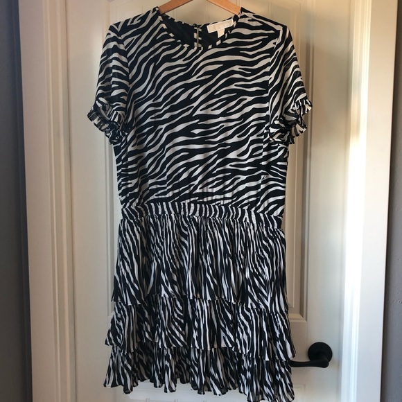 Michael Kors Tiger-Print Georgette Tiered Dress - Picture 6 of 9